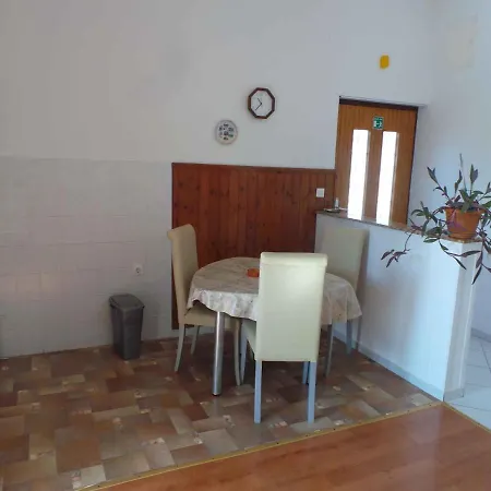 5 Appartement *